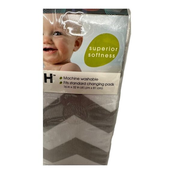 Summer Ultra Plush Changing Pad Cover Chevron Gray White Soft Baby Gift - Picture 3 of 7